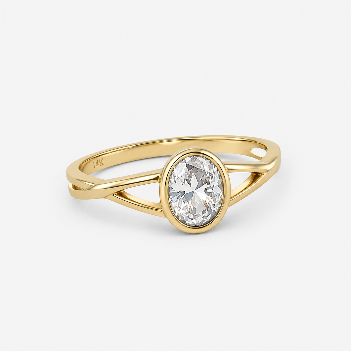 Oval Diamond Twisted Ring in Gold