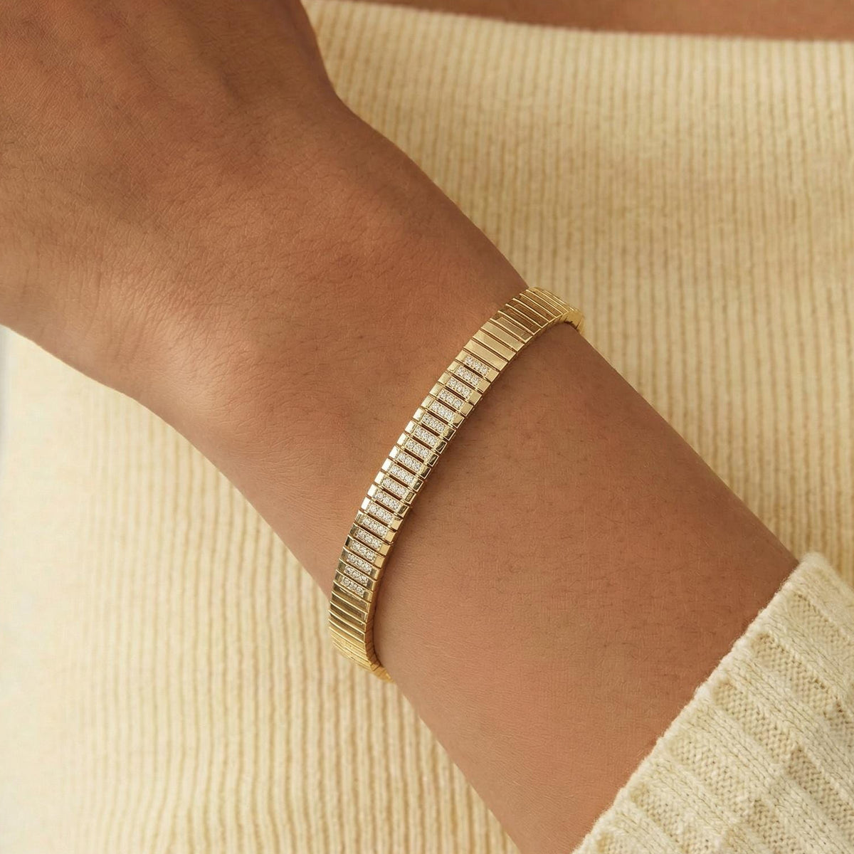 Gold Flexible Bracelet with Pavé Diamond
