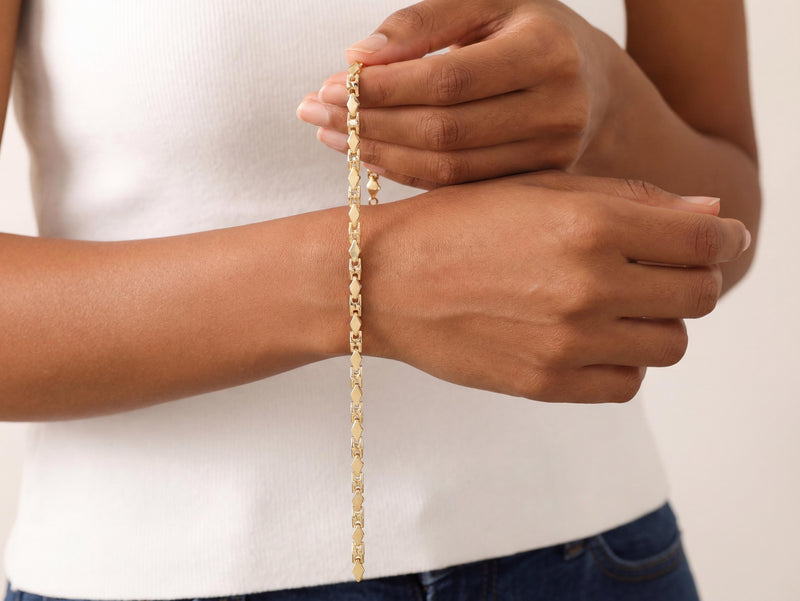 Diamond Shape Link Bracelet in Gold