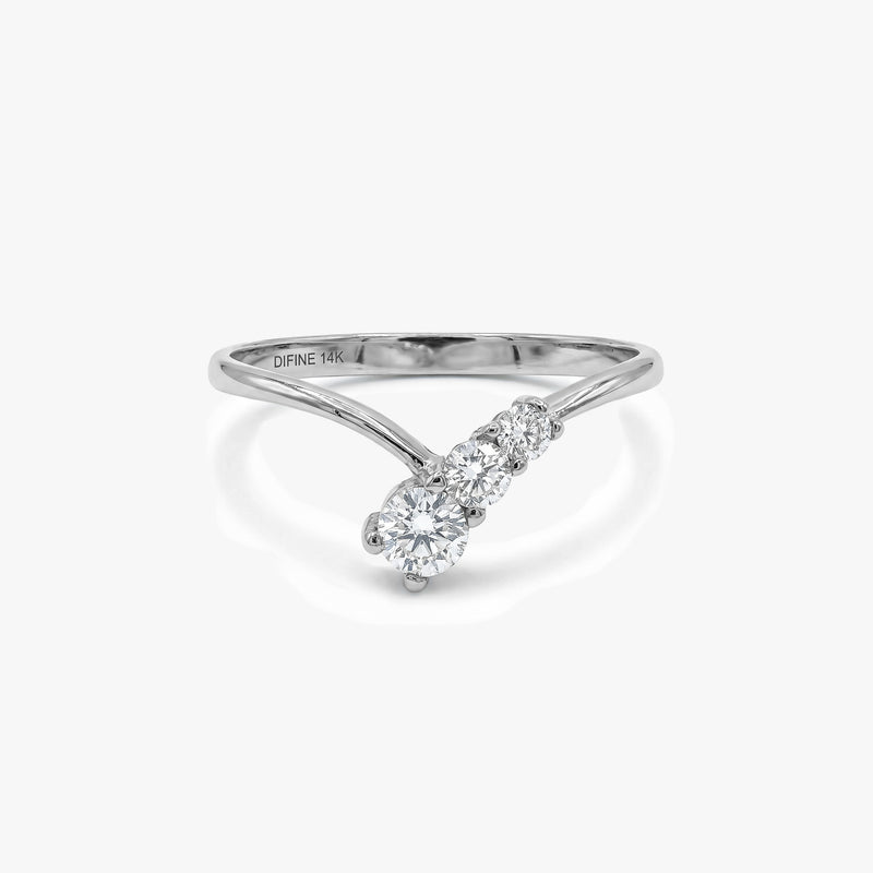 Gold Three-Stone Diamond Ring
